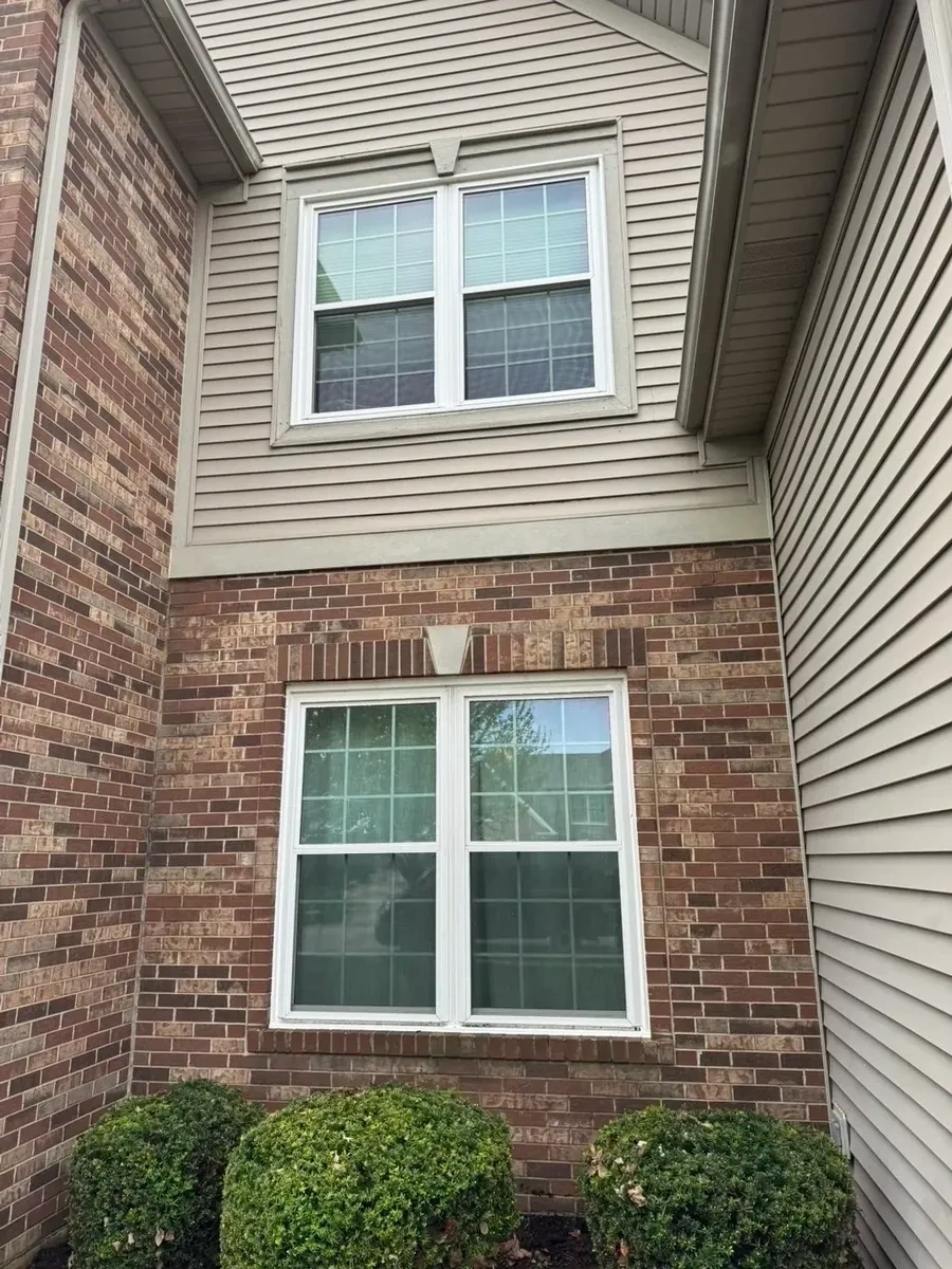 Exterior house trim and vinyl siding professionally repaired and sealed - Bronxville NY